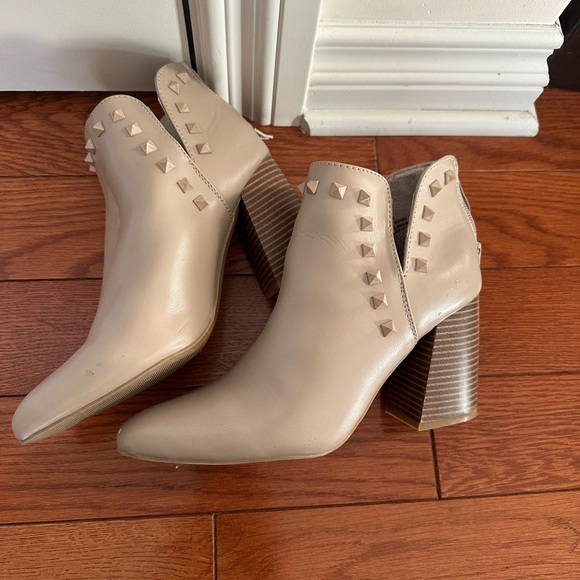Elegant Studded Ankle Boots in Cream - Picture 3 of 8